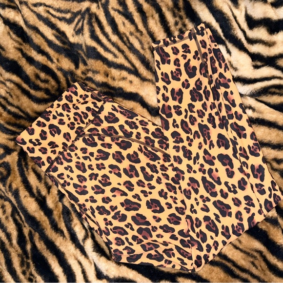 Fabletics Natural Leopard Print Leggings - Picture 6 of 6